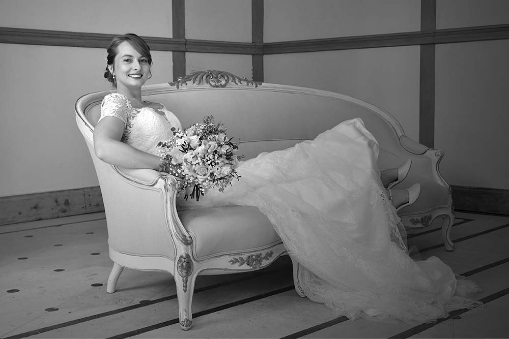 Photo de la mariée dans un canapé